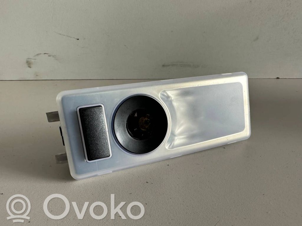 BMW 5 E60 E61 Priekinių vietų apšvietimo žibintas 