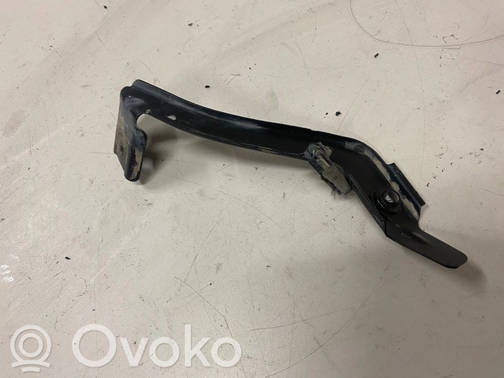 BMW 5 E60 E61 Jäähdyttimen kehyksen suojapaneelin kiinnike 