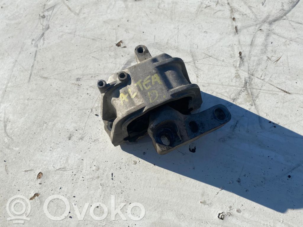 Engine mount bracket   1K0199262AT,1K0199262AF