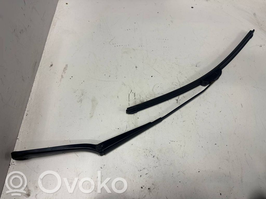 BMW X3 E83 Front wiper blade arm 