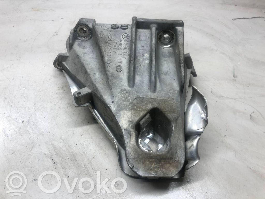 Engine mounting bracket   6790022,58091210,NAC42100