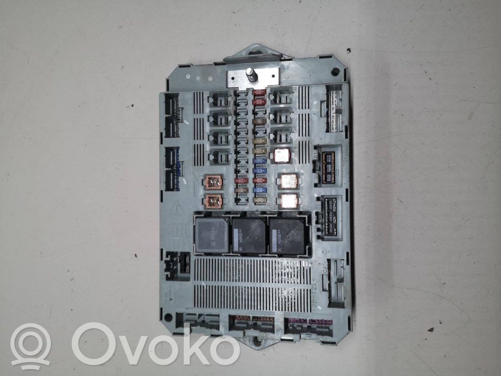 Jaguar XF Ramka / Moduł bezpieczników 