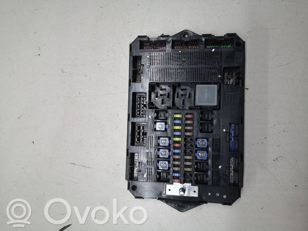 Jaguar XF X250 Fuse module 