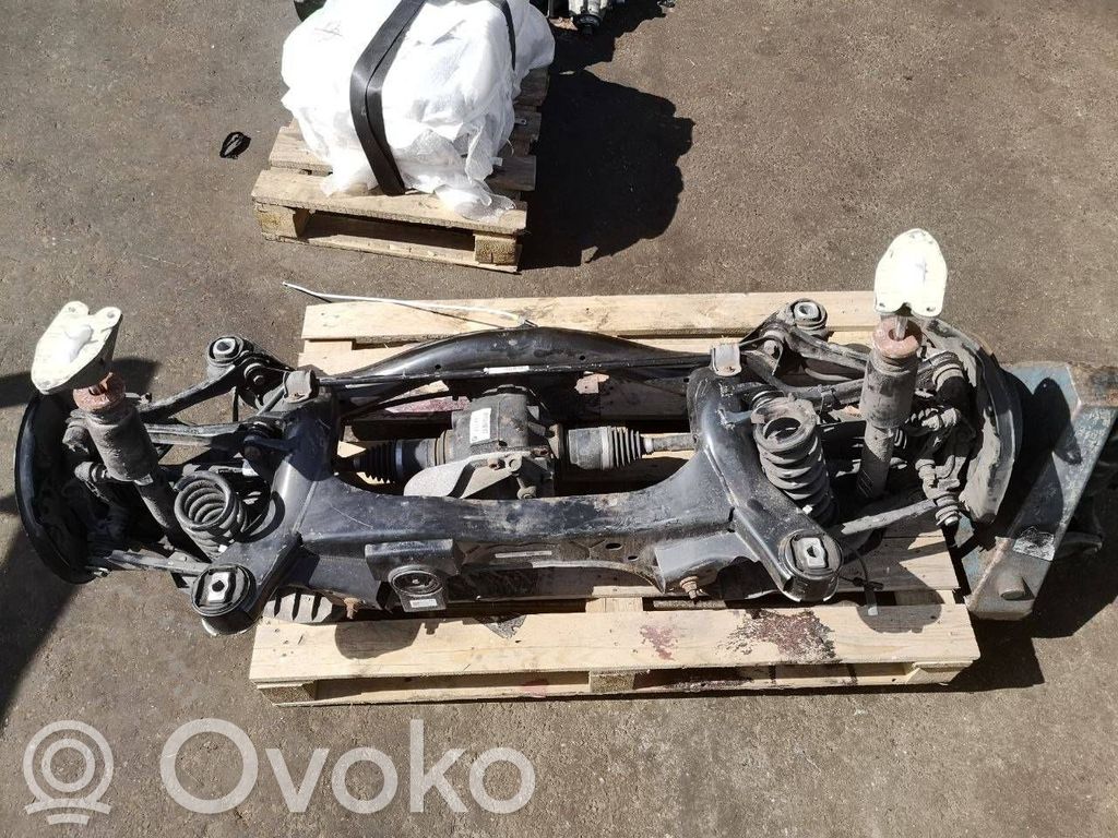 BMW 3 F30 F35 F31 Belka osi tylnej z reduktorem 