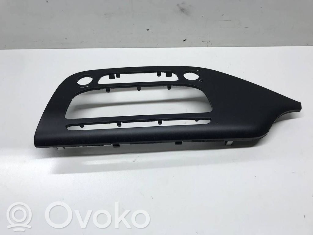 KIA Ceed Radio/GPS head unit trim 