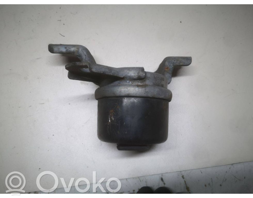 Volvo S80 Engine mount bracket 