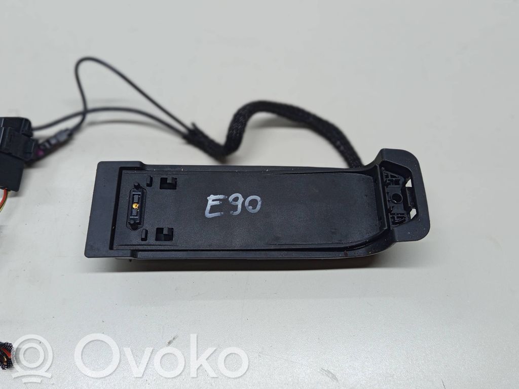 Unité de commande, module téléphone   7118054,58450713,116231621