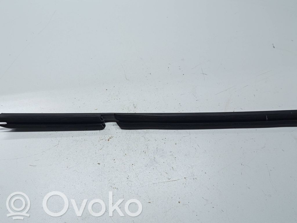 BMW 1 F40 Aizmugurē durvju stikla apdare 