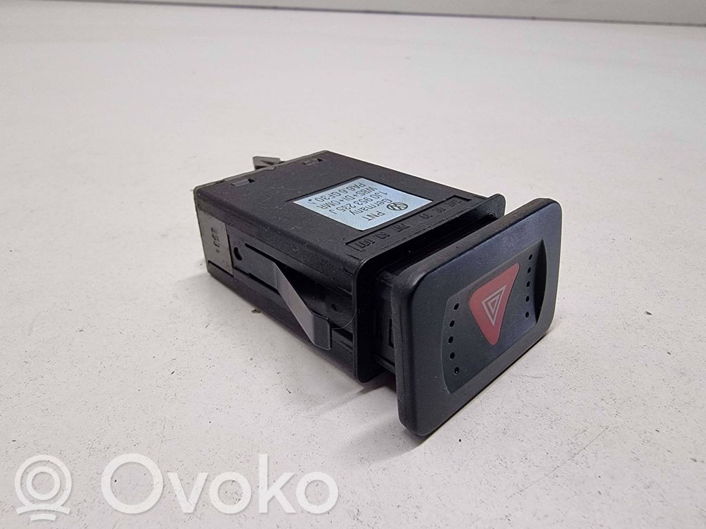 Volkswagen Golf IV Przycisk świateł awaryjnych 