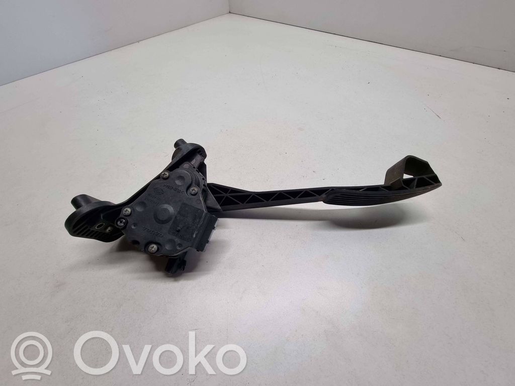 Volvo V70 Accelerator throttle pedal 