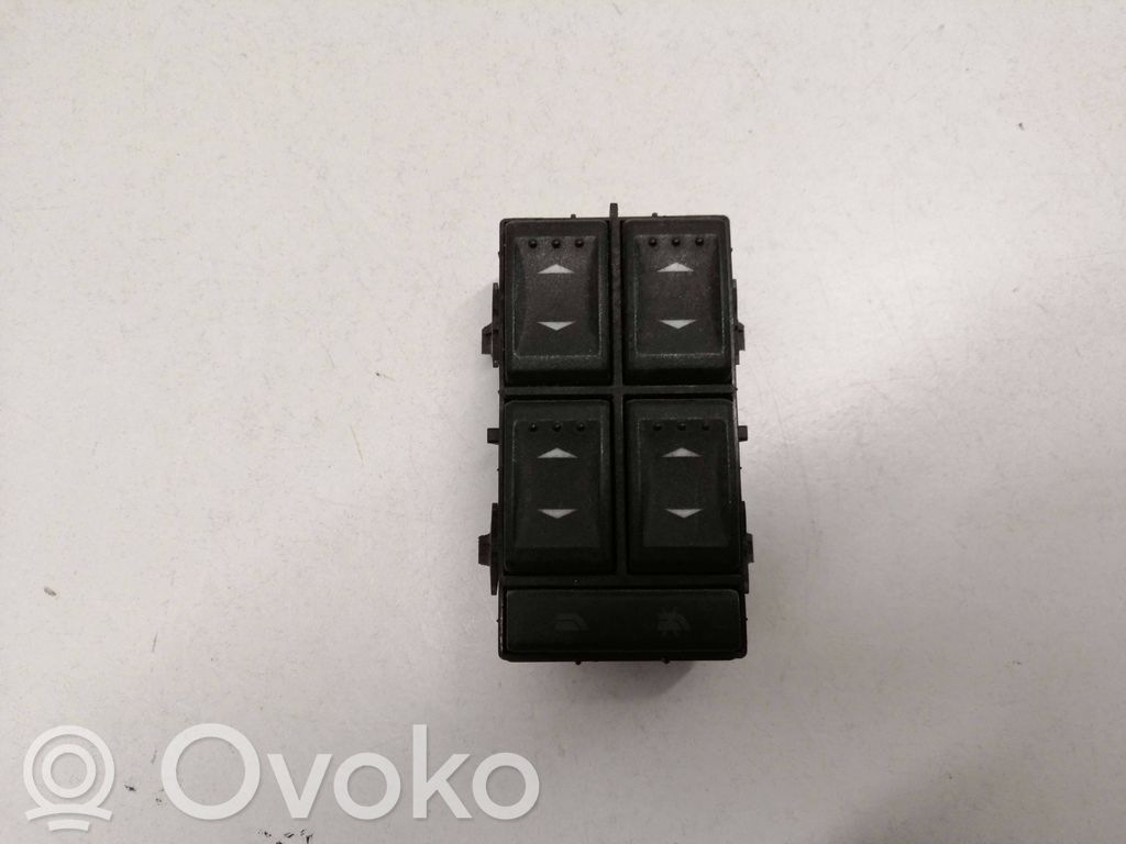 Ford Mondeo Mk III Przyciski szyb 