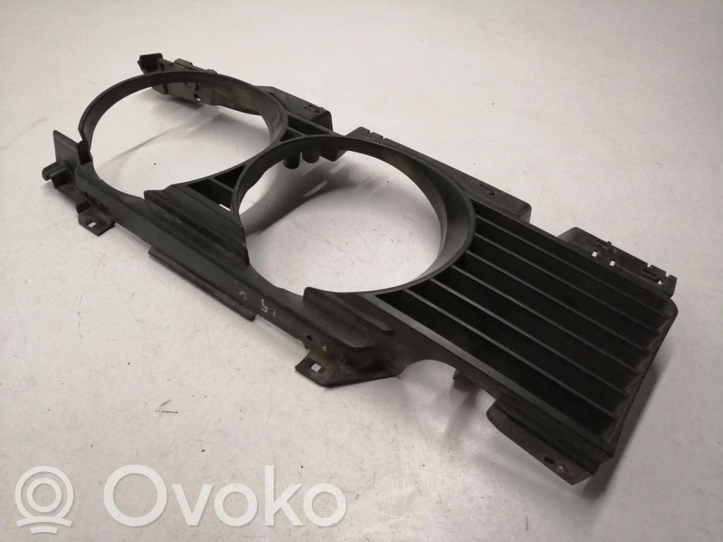 BMW 5 E34 Augšējais režģis 
