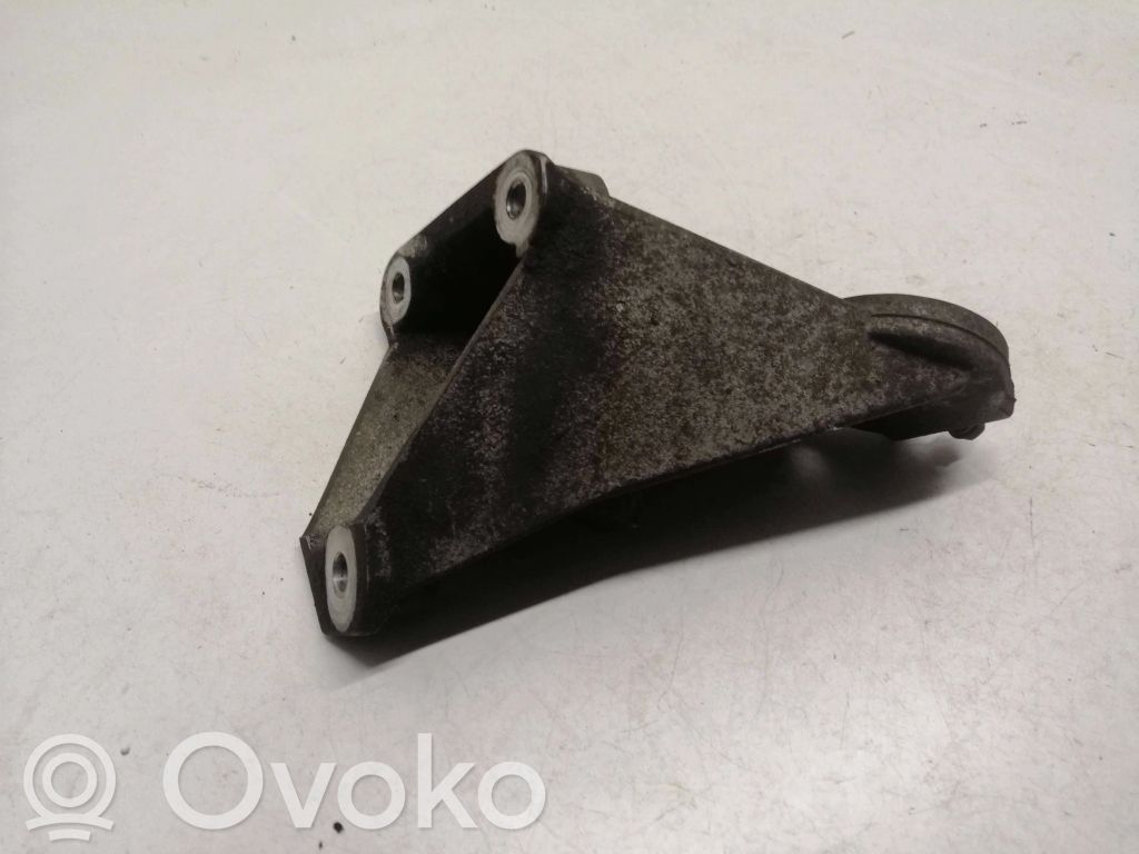Volvo S80 Engine mounting bracket 