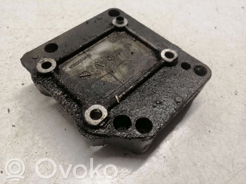 Engine mounting bracket   9656881780
