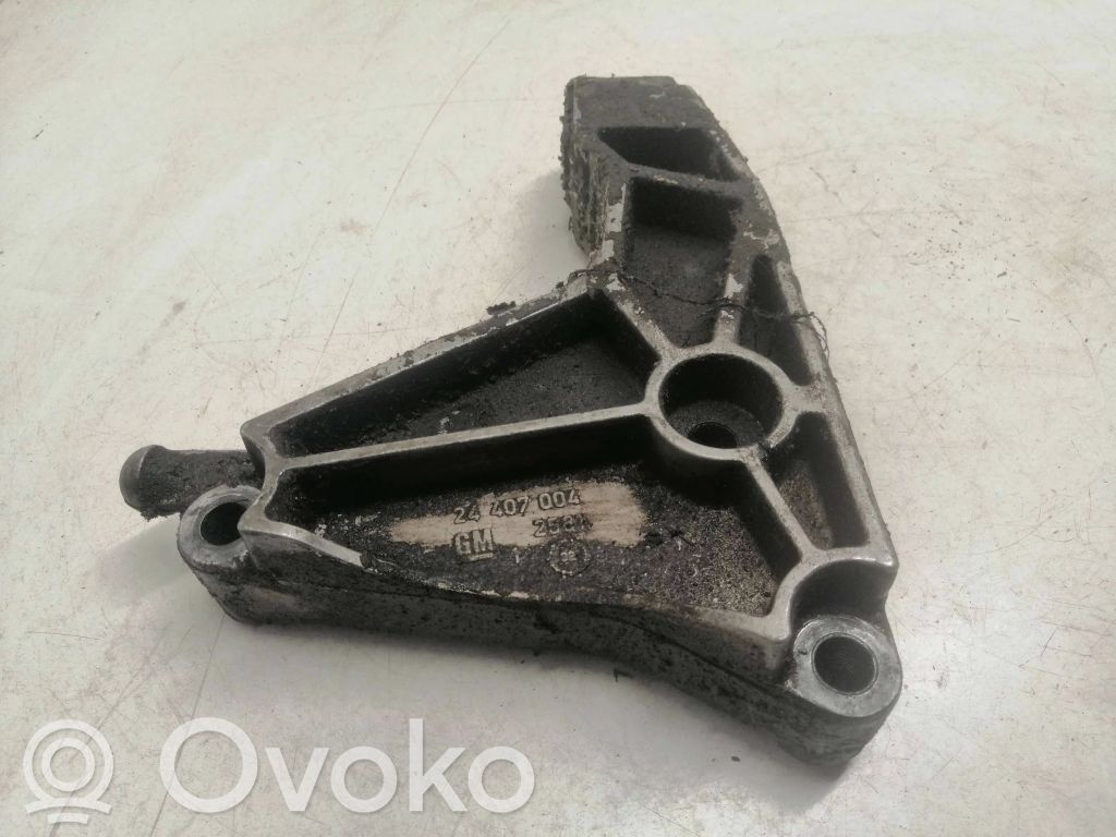 Opel Zafira A Engine mounting bracket 