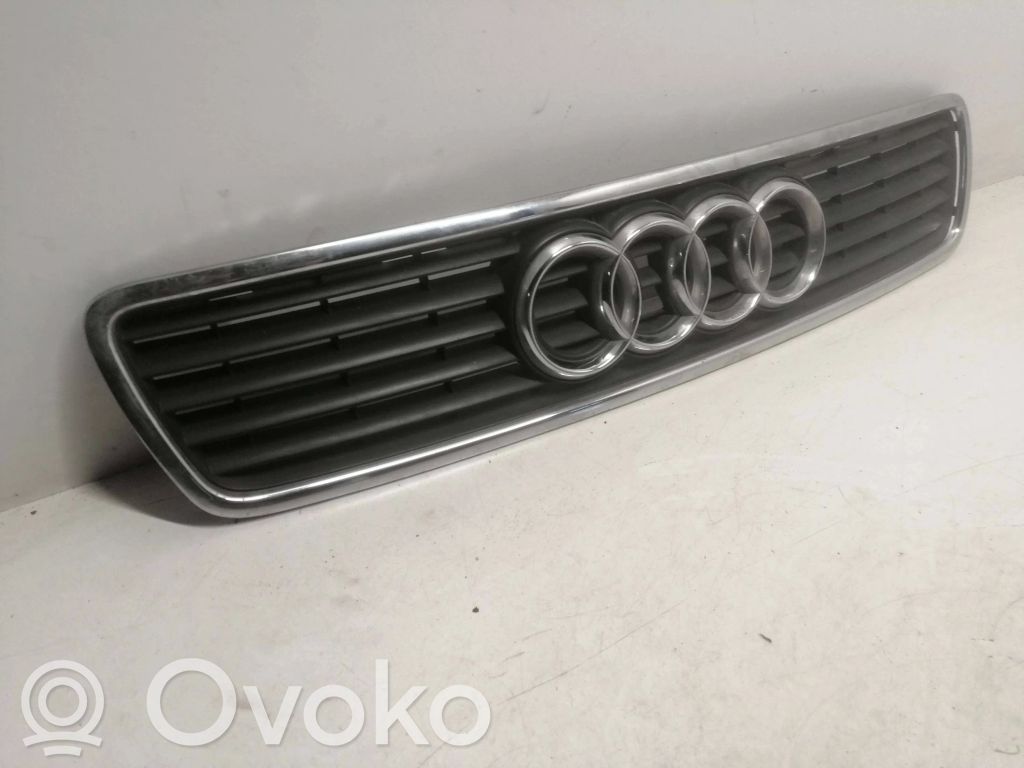 Audi A4 S4 B5 8D Etusäleikkö 