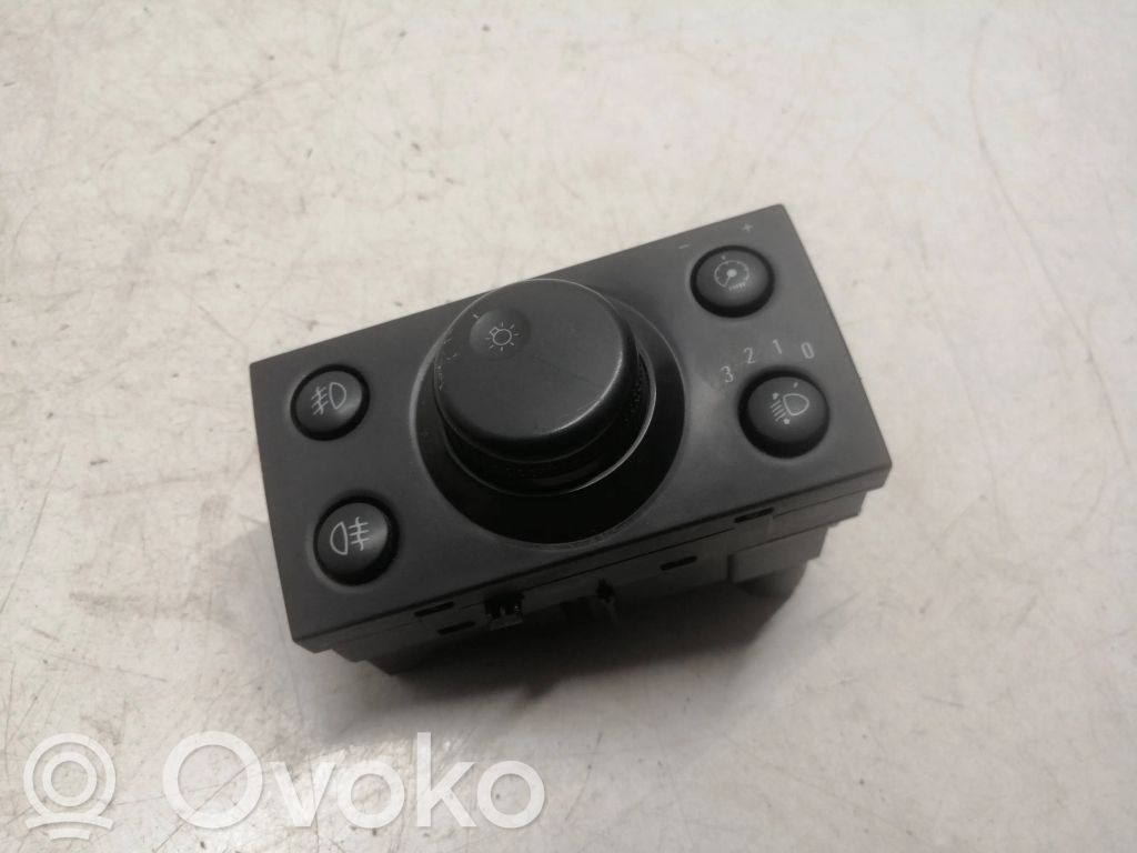Light switch   9185881,0320,1813,04060100