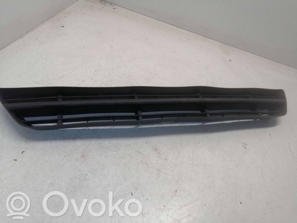Ford Focus Front bumper lower grill 