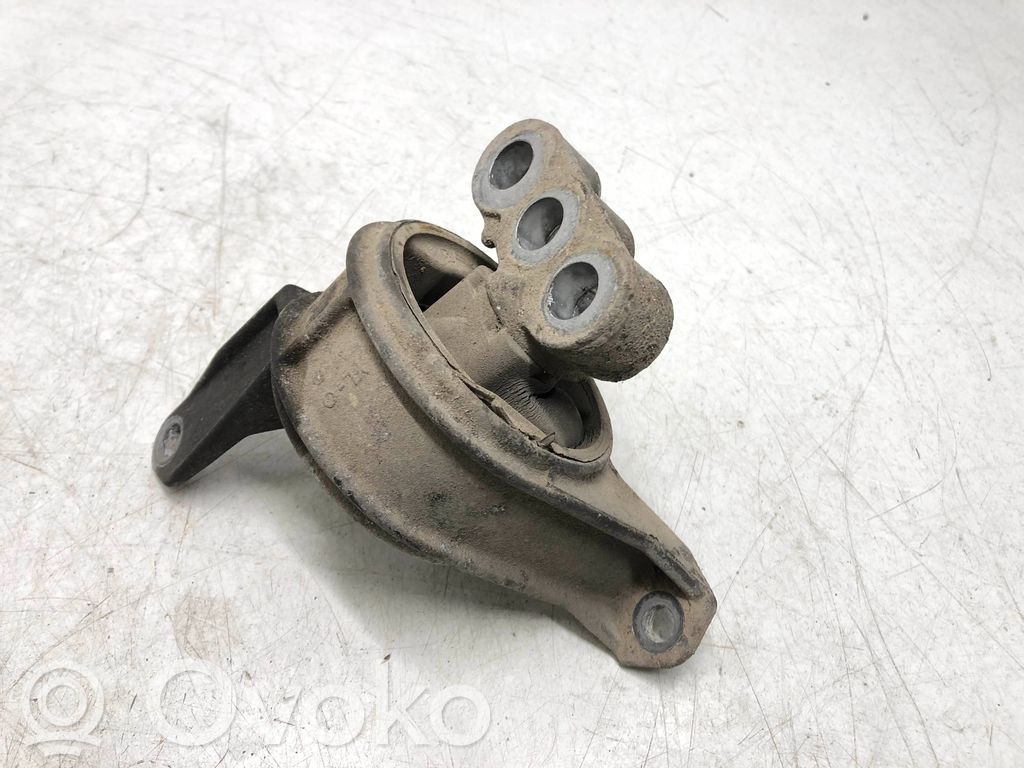 Opel Zafira A Engine mount bracket 