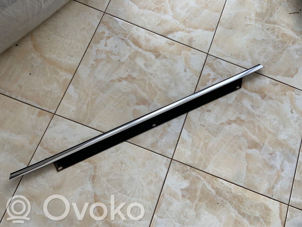 Audi Q7 4L Listwa / Uszczelka szyby drzwi tylnych 
