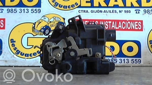 Audi A6 S6 C5 4B Serratura portiera posteriore 