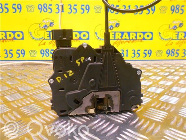 Opel Corsa D Zamek drzwi przednich 