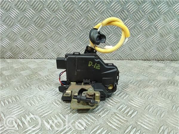 Cerradura de puerta delantera
