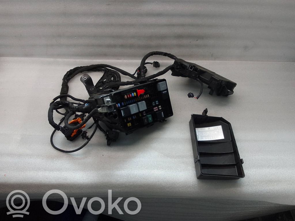 Volvo XC60 Saugiklių dėžė (komplektas) 