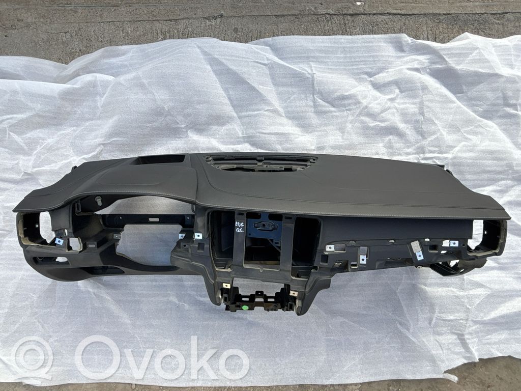 Volvo V90 Cross Country Panelis 