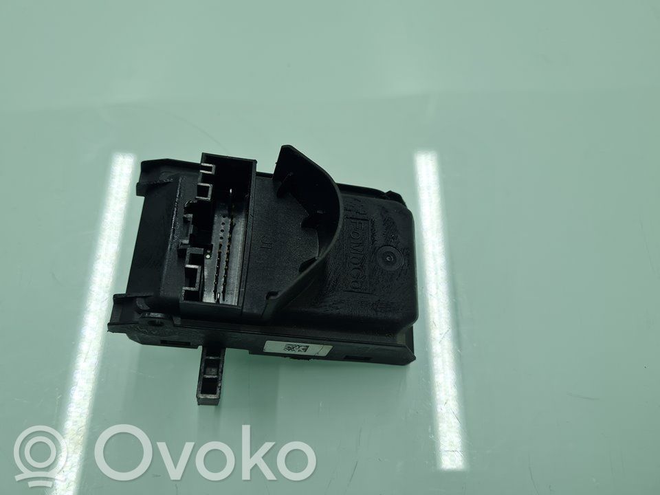 Other control units/modules   JB3T14F642AD