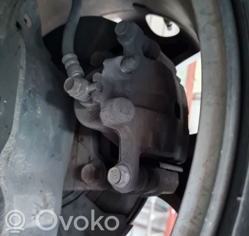 Mazda CX-7 Jarrusatulan tyynyn pidike takana 