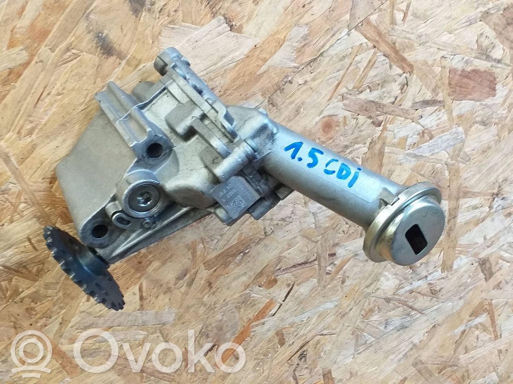 Mercedes-Benz A W176 Bomba de aceite 