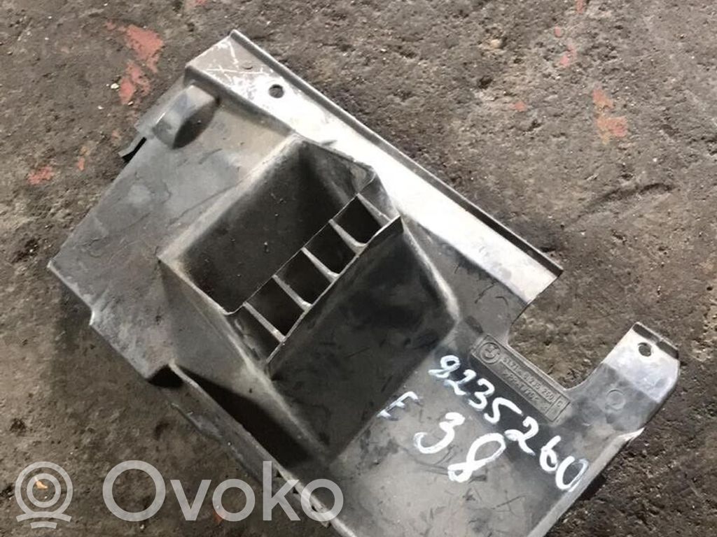 BMW 7 E38 Ilmanoton kanavan osa 
