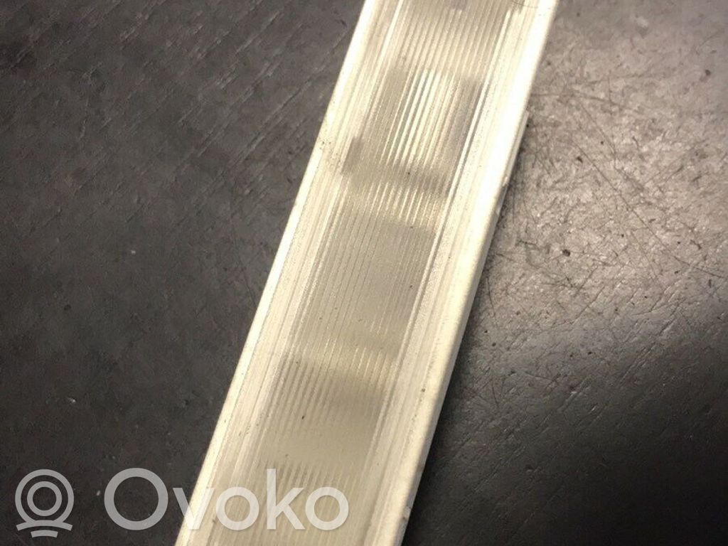 BMW 7 E38 Takaistuimen valo 