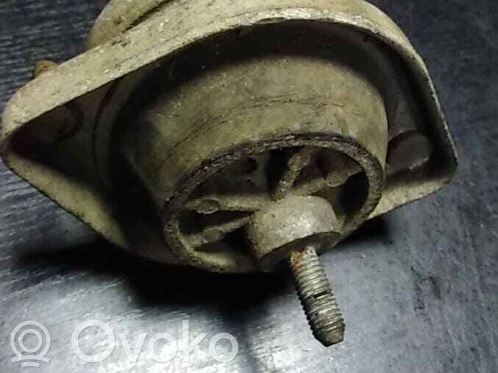 BMW 7 E38 Engine mount bracket 