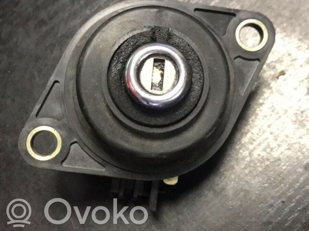 BMW 7 E38 Spyna galinio dangčio 