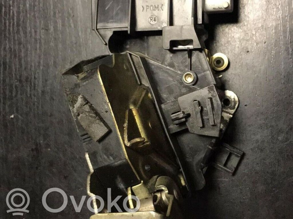 BMW 5 E39 Takaoven lukko 