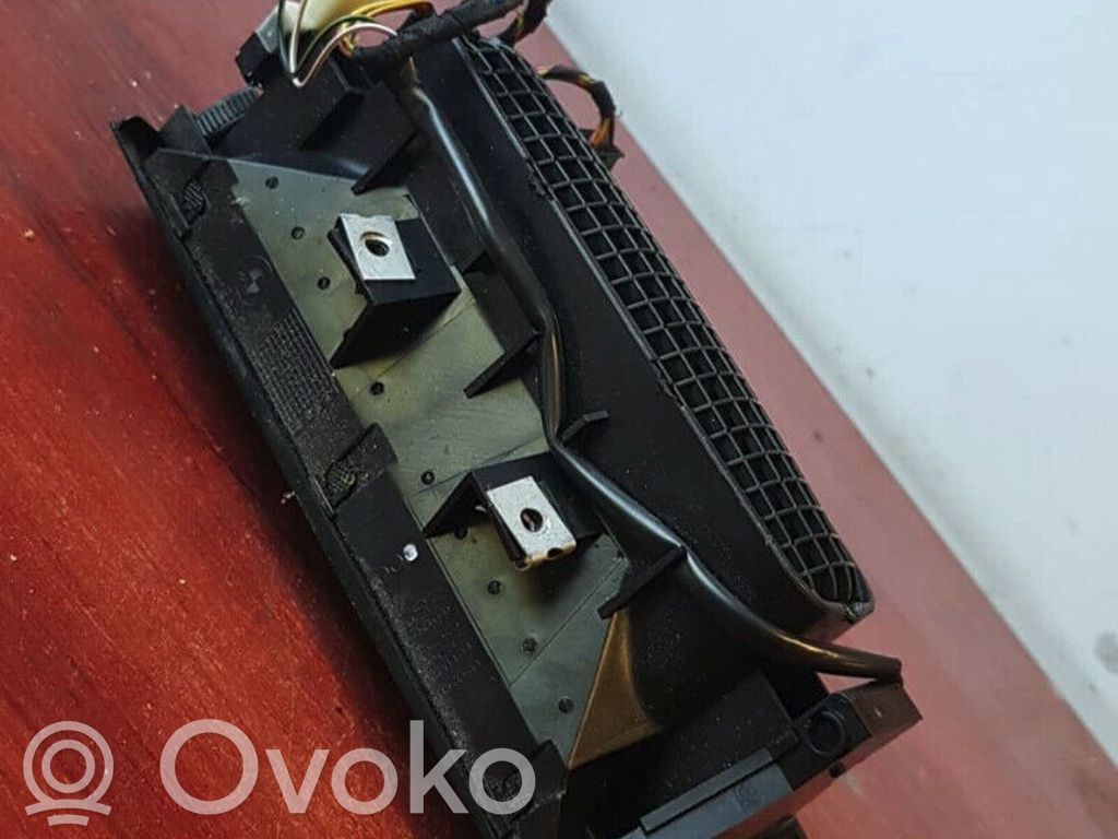 BMW X5 E53 Aizmugurējā gaisa - ventilācijas reste 