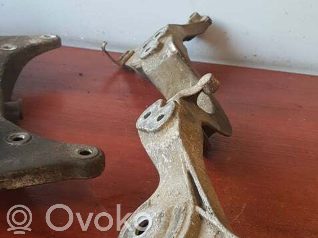 BMW X3 E83 Rear differential/diff mount bracket 