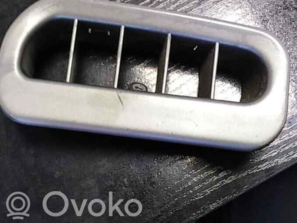 BMW 7 E65 E66 Rear air vent grill 