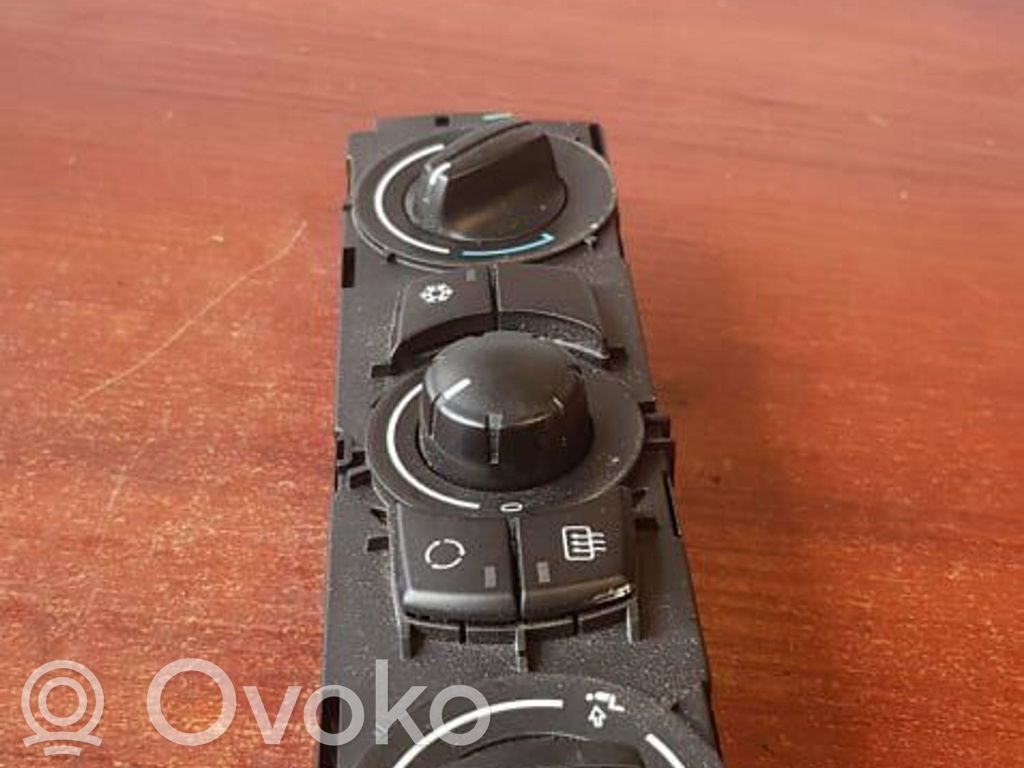BMW 1 E81 E87 Climate control unit 