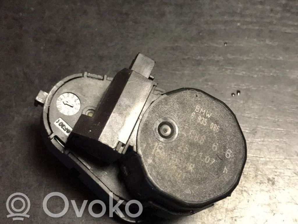 BMW 7 E65 E66 Oro sklendės varikliukas 