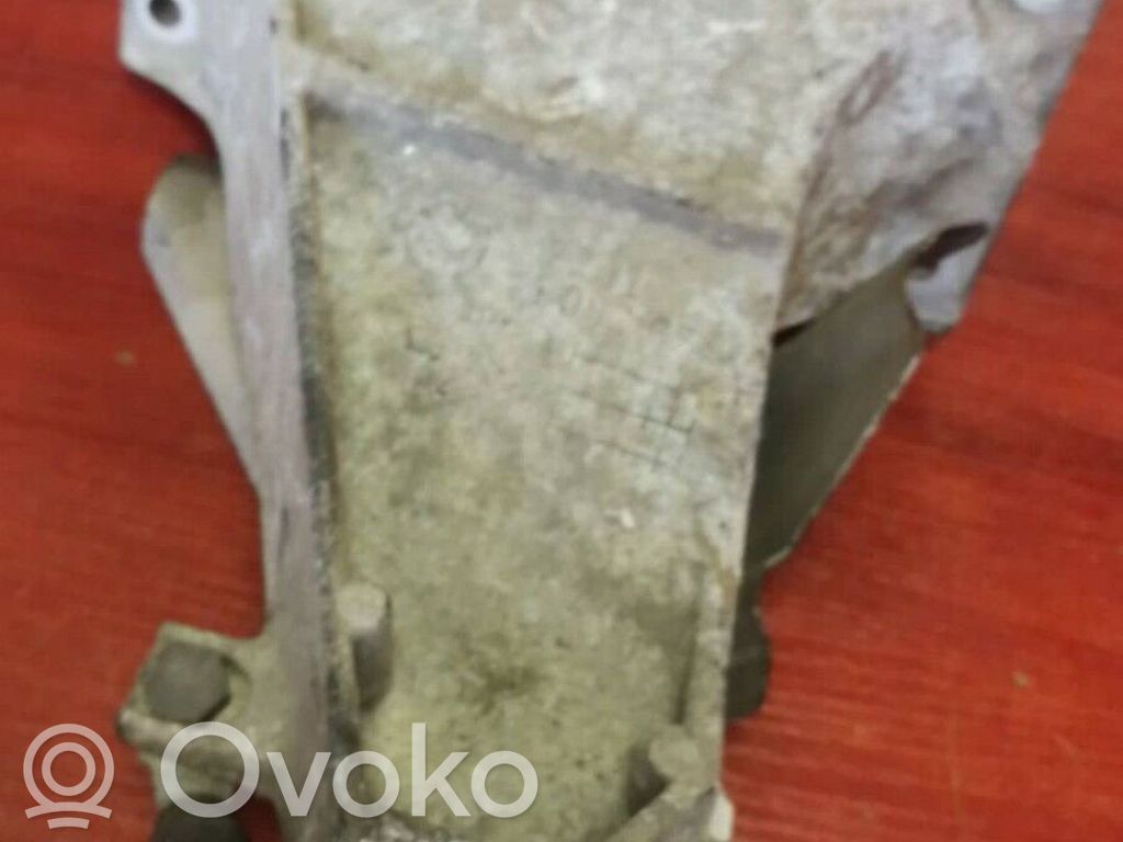 BMW 5 E39 Engine mounting bracket 