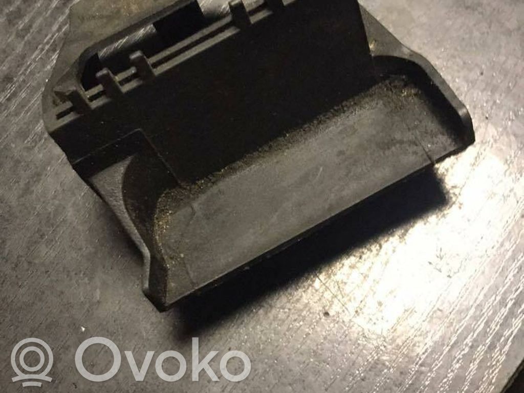 BMW 5 E39 Radiator mount bracket 