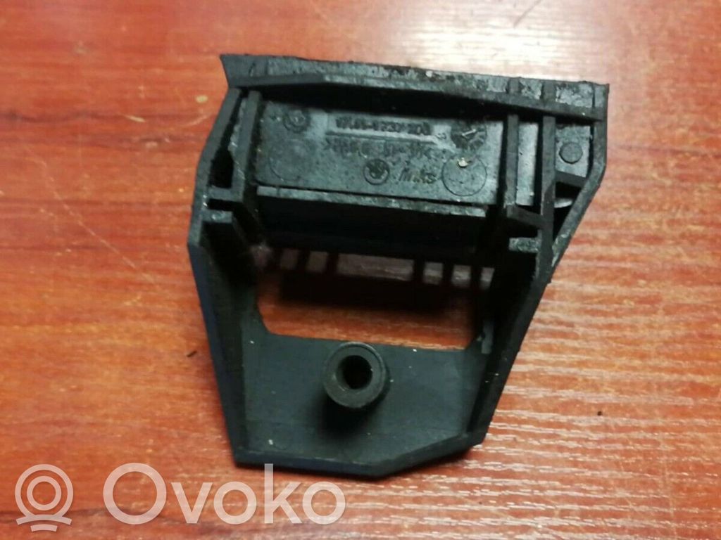 BMW 5 E39 Radiator mount bracket 