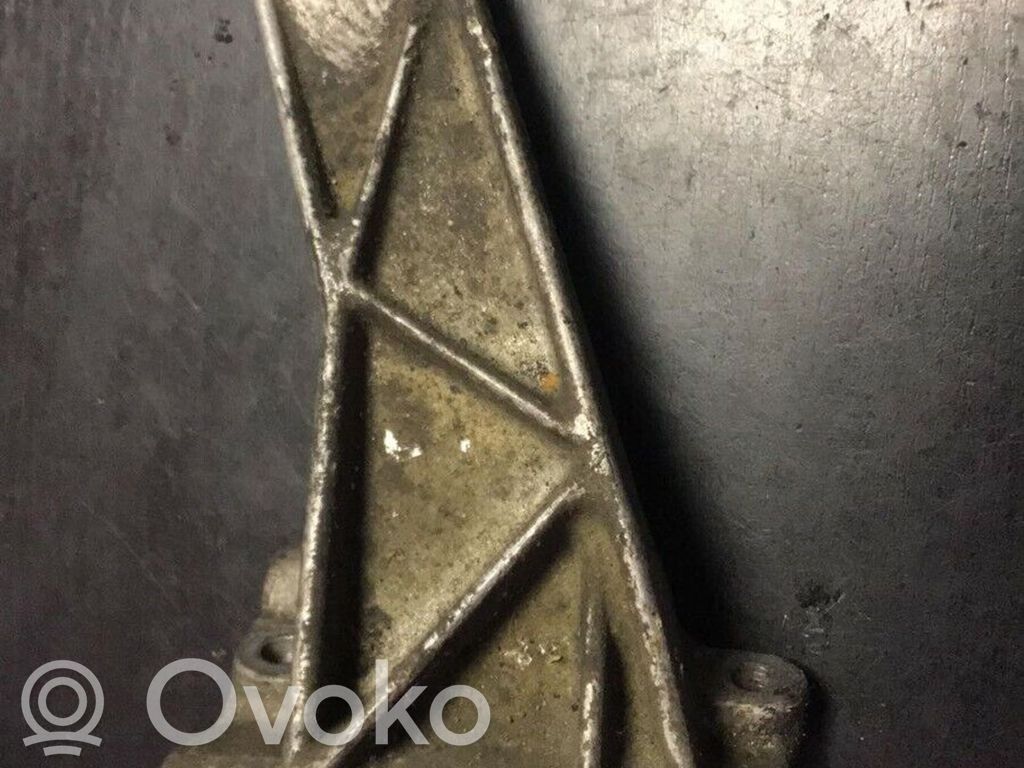 BMW 3 E30 Engine mounting bracket 