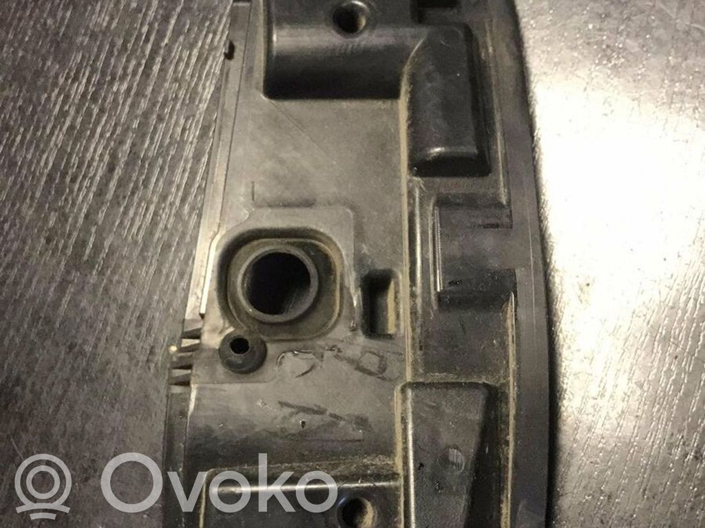 BMW 1 E81 E87 Muu moottoritilan osa 