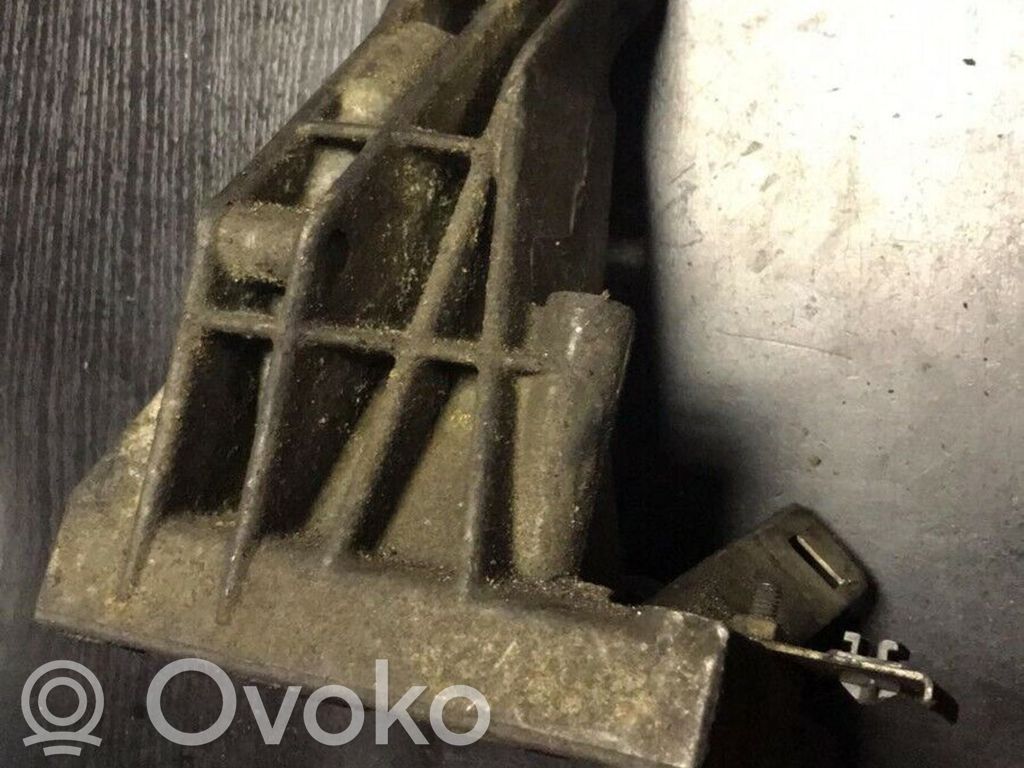 BMW 5 E39 Engine mounting bracket 