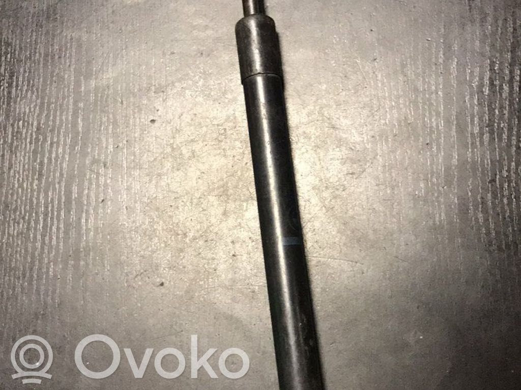 BMW 5 E39 Tailgate/trunk strut/damper 