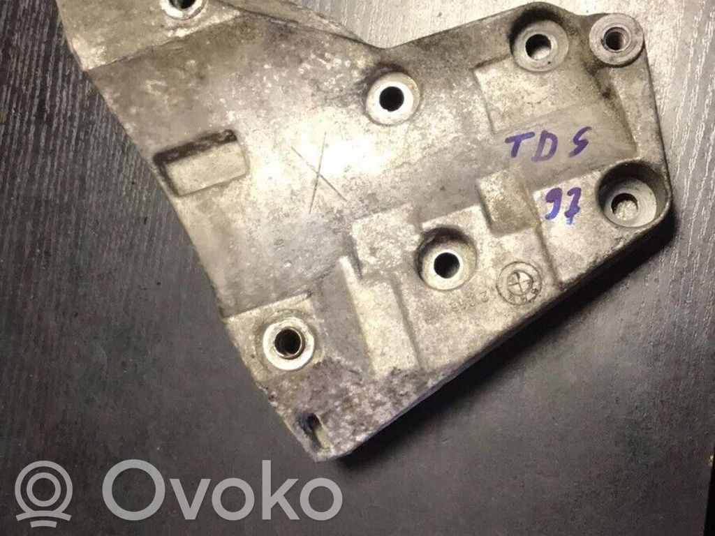 BMW 5 E39 Engine mounting bracket 